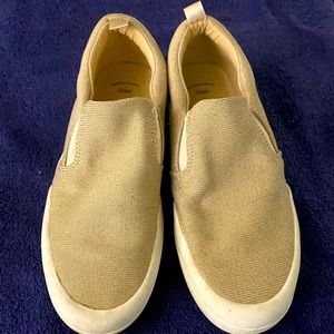 Women’s gold Gap slides size 8